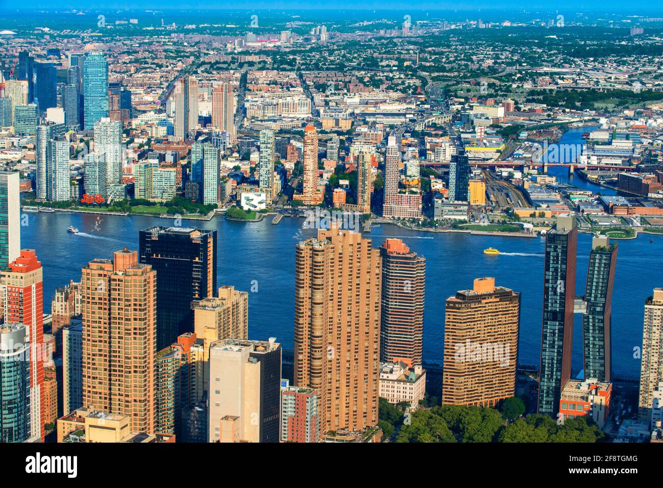 Aereo dello skyline di Manhattan e Brooklyn e Hudson Fiume dall'Empire state Building di New York Foto Stock