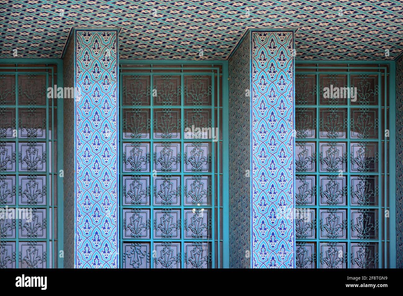 Teheran, Iran, Banca Nazionale, filiale di Bazaar. Dettaglio dell'ingresso. Foto Stock