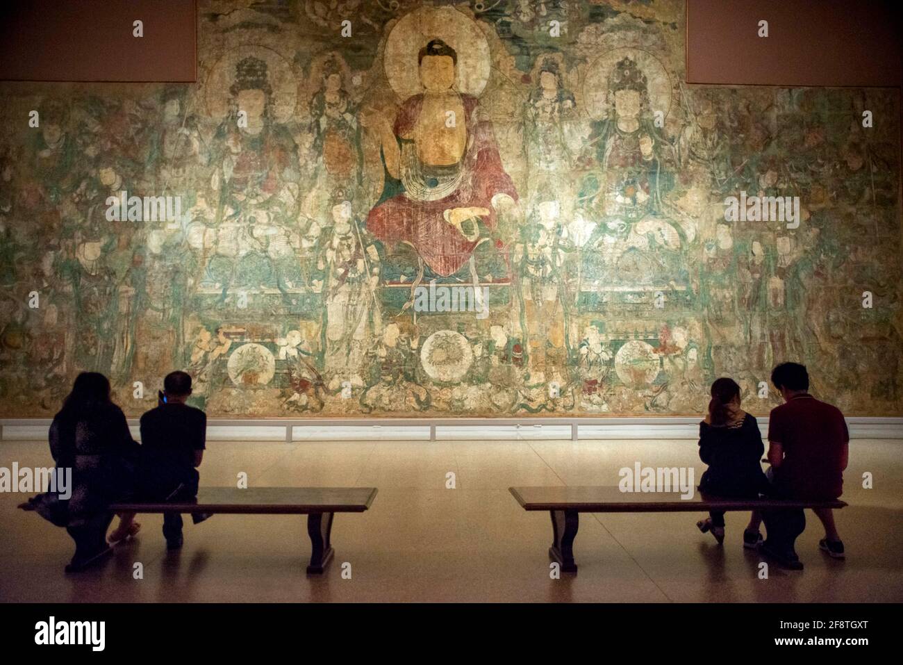 Buddha di Medicina Bhaishajyaguru Yaoshi fo 1319 nel Metropolitan Museum of Art, New York City, USA. Pratiche di guarigione, fisiche e spirituali, giocate Foto Stock