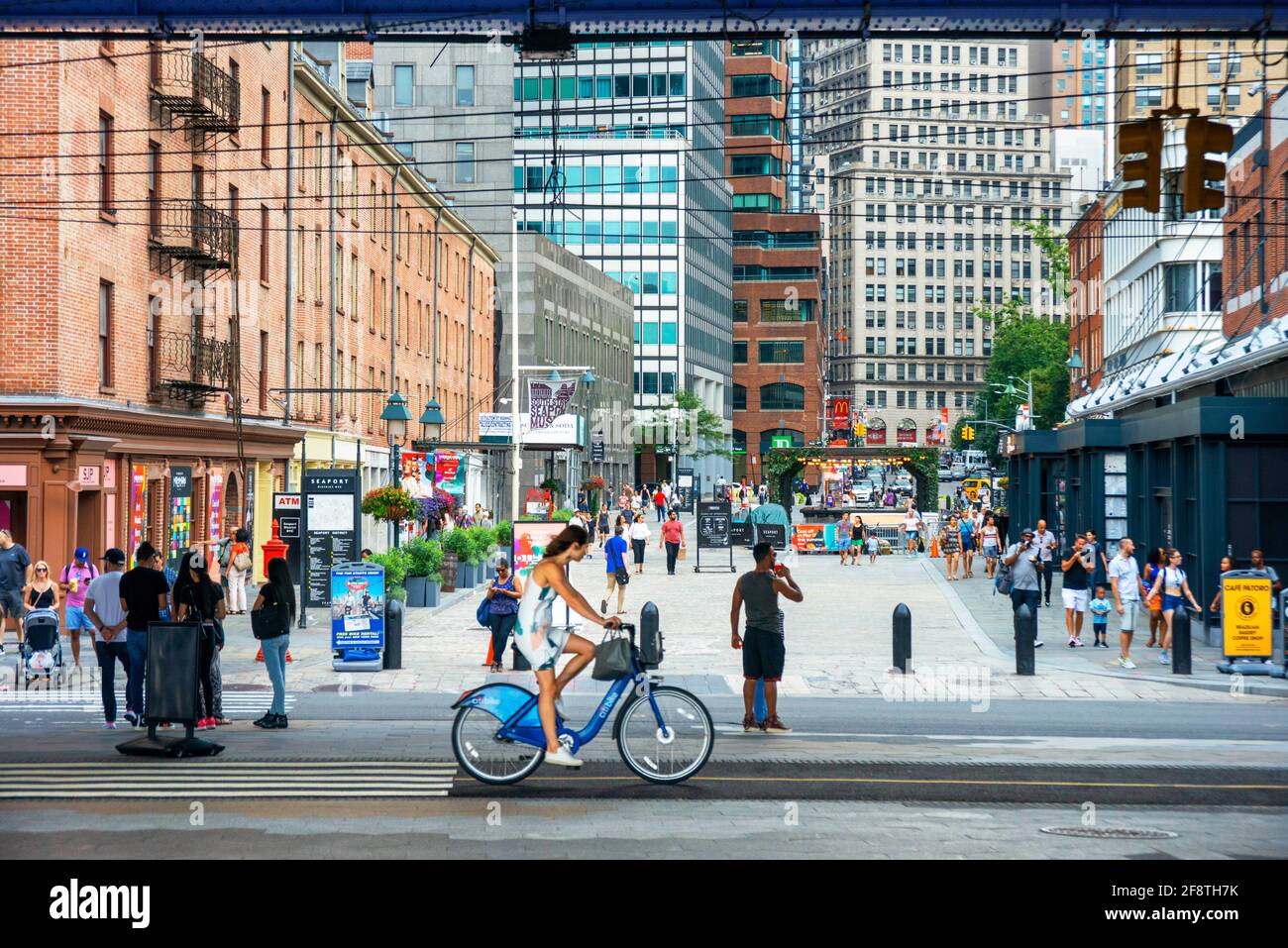 South Street Seaport district, la parte inferiore di Manhattan, New York City, NY, STATI UNITI D'AMERICA Foto Stock