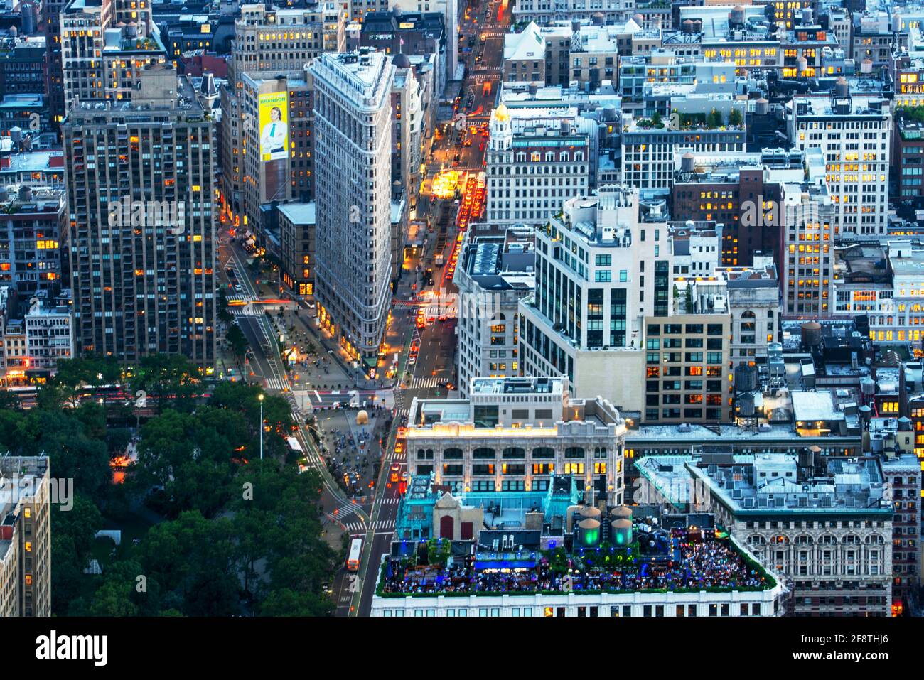 Viste aeree dell'edificio Flatiron e del quartiere Flatiron e del 230 quinto tetto dall'Empire state Building di New York. 230 QUINTO, barra superiore del tetto sulla quinta Foto Stock