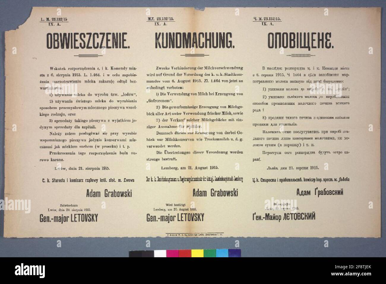 Prevenzione dei problemi del latte - annuncio - Lviv - Poster multilingue "M 3" . 23.132 / 15. / IX. A.' - 'Annuncio. Per prevenire gli sprechi di latte, a causa dell'ordinanza del comando della città DI KUK del 6 agosto 1915. ZL. 1.464 d'ora in poi proibito: 1) l'uso di latte nella produzione di "congelato". 2) la produzione commerciale di pasticceria da latte di tutti i tipi utilizzando MICL freschi, nonché 3) la vendita di tali biscotti da latte con l'unica eccezione per gli ospedali. Di conseguenza, la produzione di pasticceria vengono utilizzate solo conserve di latte come il dricmiclh UDG. Le trasgressioni di questo regolamento sono punite. Lviv, il 21 Foto Stock