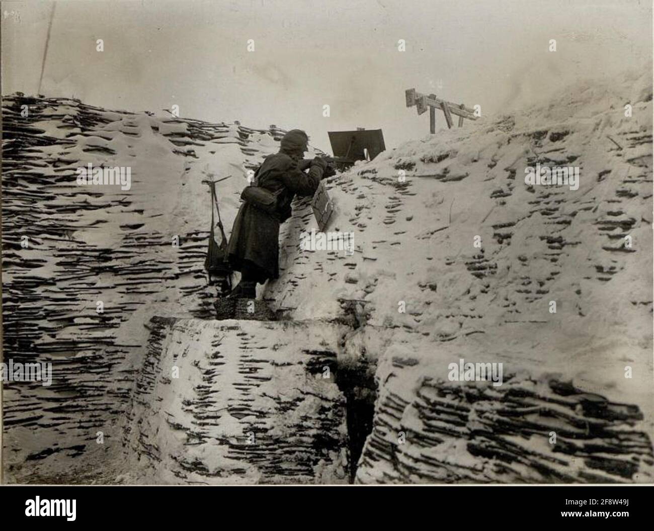 Trenched con buco di volpe e osservatore al 16 ° Companie del Reggimento fanteria 75. Foto Stock