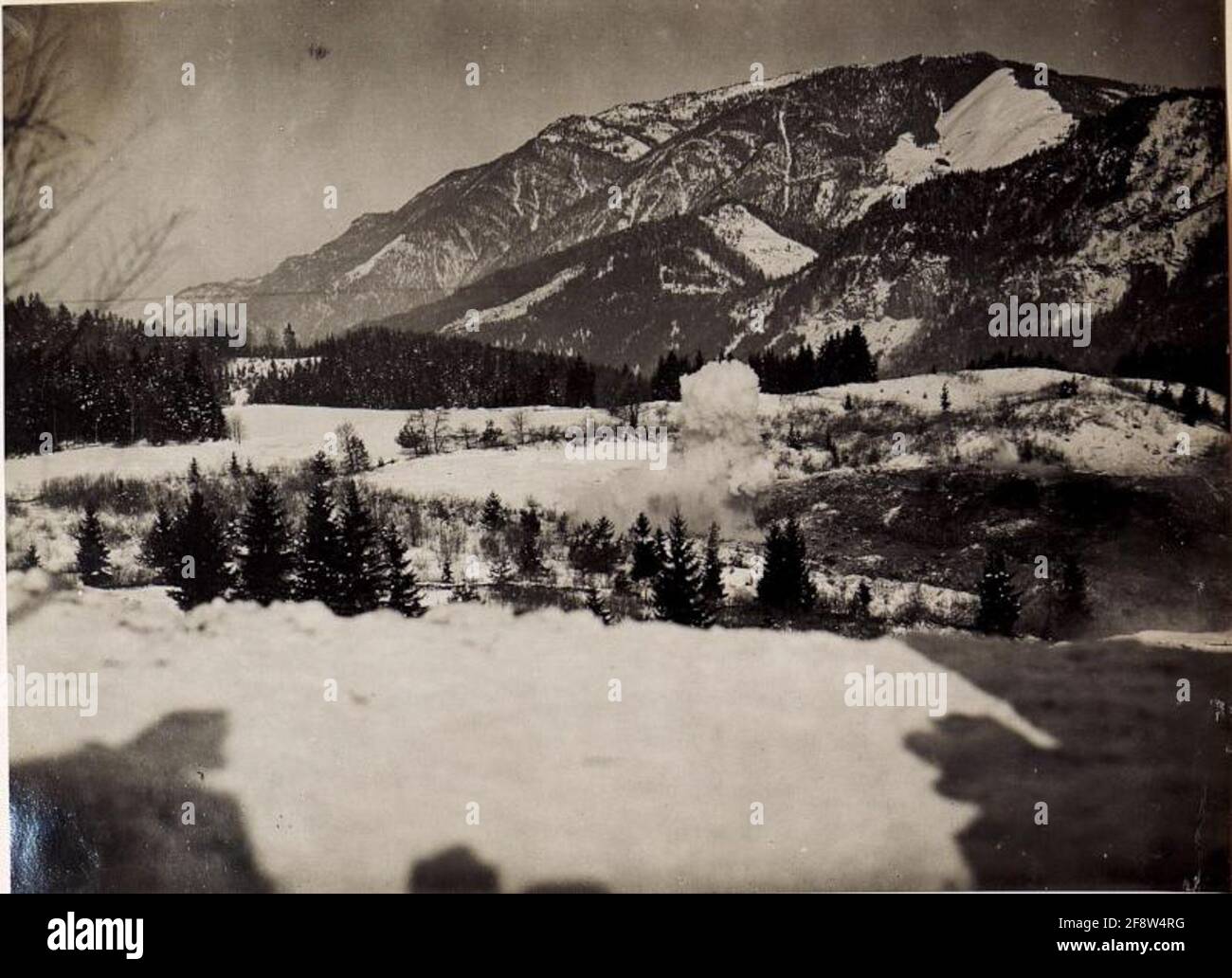 Esplosione di una miniera di 28 cm. Foto Stock