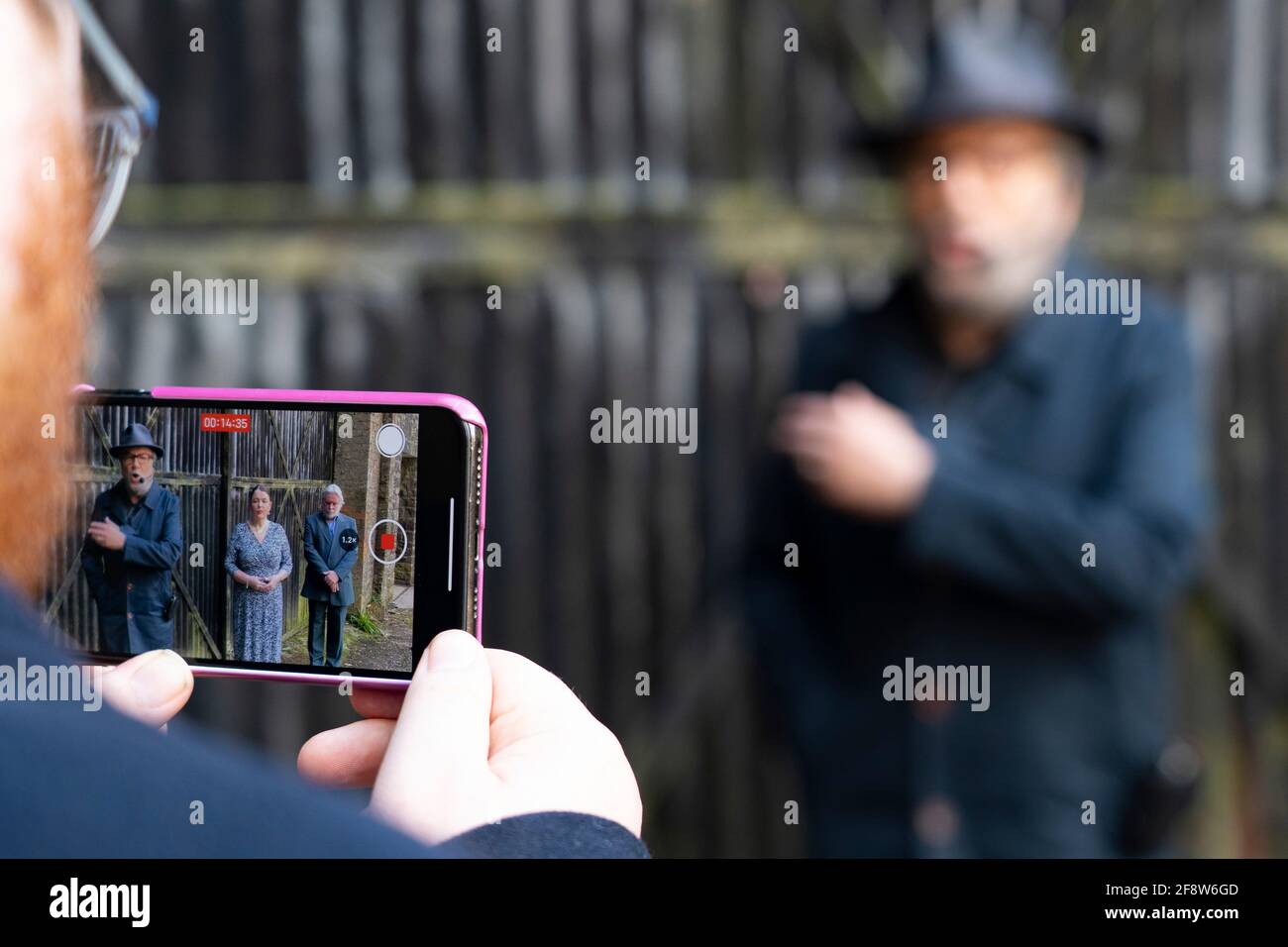 Lanark, Scozia, Regno Unito. 15 aprile 2021. George Galloway e i candidati per il partito All for Unity (ex Alliance for Unity) fanno oggi discorsi di campagna in streaming in diretta in vista delle elezioni scozzesi nel villaggio di conservazione di New Lanark a Lanark. Iain Masterton/Alamy Live News Foto Stock