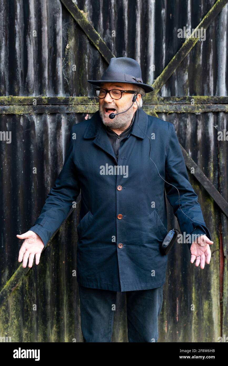 Lanark, Scozia, Regno Unito. 15 aprile 2021. George Galloway e i candidati per il partito All for Unity (ex Alliance for Unity) fanno oggi discorsi di campagna in streaming in diretta in vista delle elezioni scozzesi nel villaggio di conservazione di New Lanark a Lanark. Iain Masterton/Alamy Live News Foto Stock