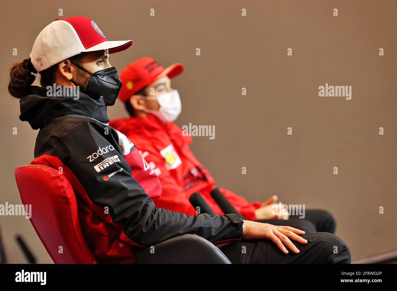 Imola, Italia. 15 Aprile 2021. (L a R): Antonio Giovinazzi (ITA) Alfa Romeo  Racing e Charles Leclerc (MON) Ferrari alla Conferenza Stampa della FIA.  15.04.2021. Campionato del mondo Formula 1, Rd 2,