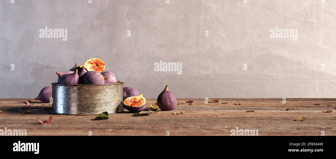 Vecchio vaso di ferro pieno di fichi freschi mature su sfondo di legno 3D rendering, Illustrazione 3D Foto Stock