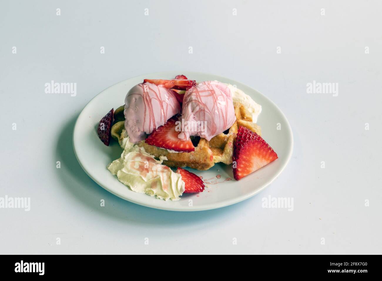 Cibo - dessert - fragole e panna Foto Stock