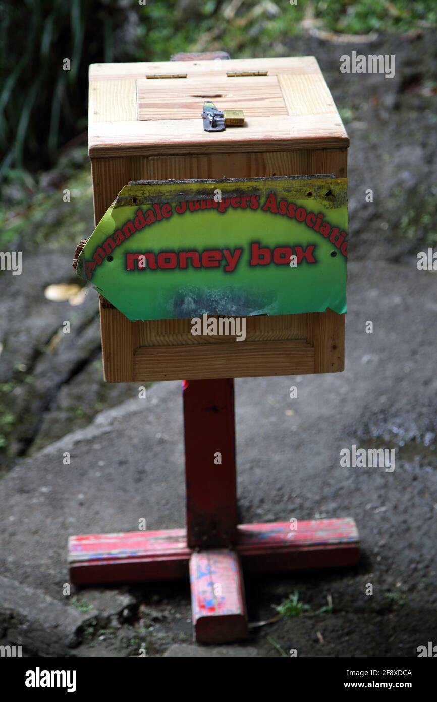 Willis Grenada Annandale Falls Annandale Jumpers Association Money Box Foto Stock
