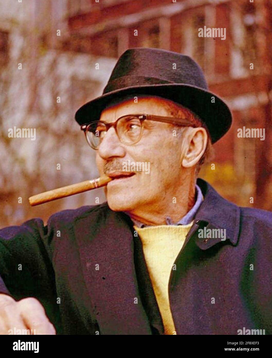 GROUCHO MARX (1890-1977) comico americano, palco, film e attore televisivo, circa 1955 Foto Stock