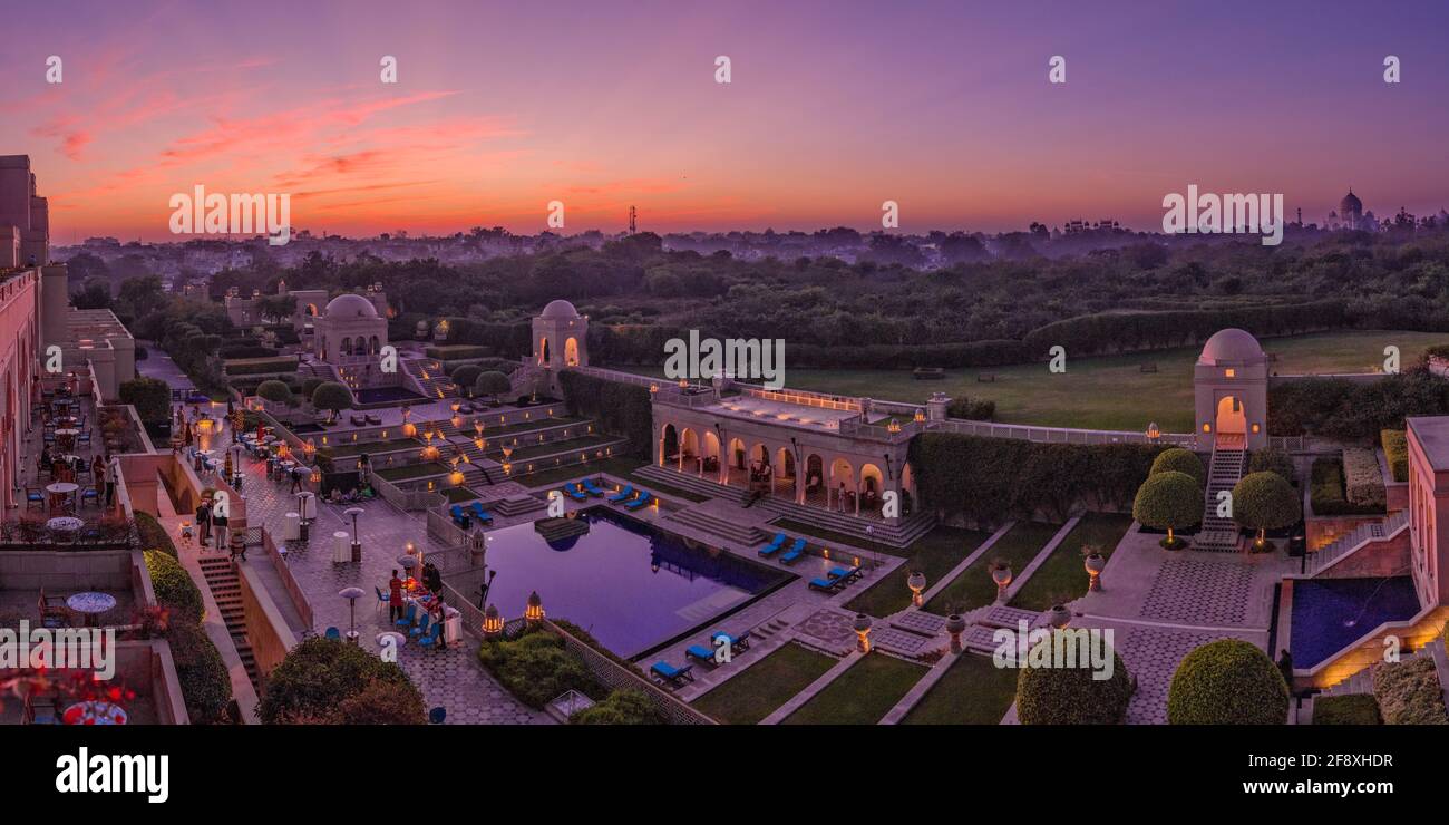 Tramonto sulla città, Oberoi AmarVillas, Taj Mahal, Agra, India Foto Stock