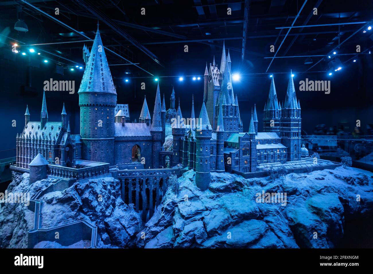 Hogwarts School of Witchcraft and Wizardry at the Making of Harry Potter Warner Bros Studio Tour, Leavesden, Watford, Londra, Inghilterra, Regno Unito Foto Stock