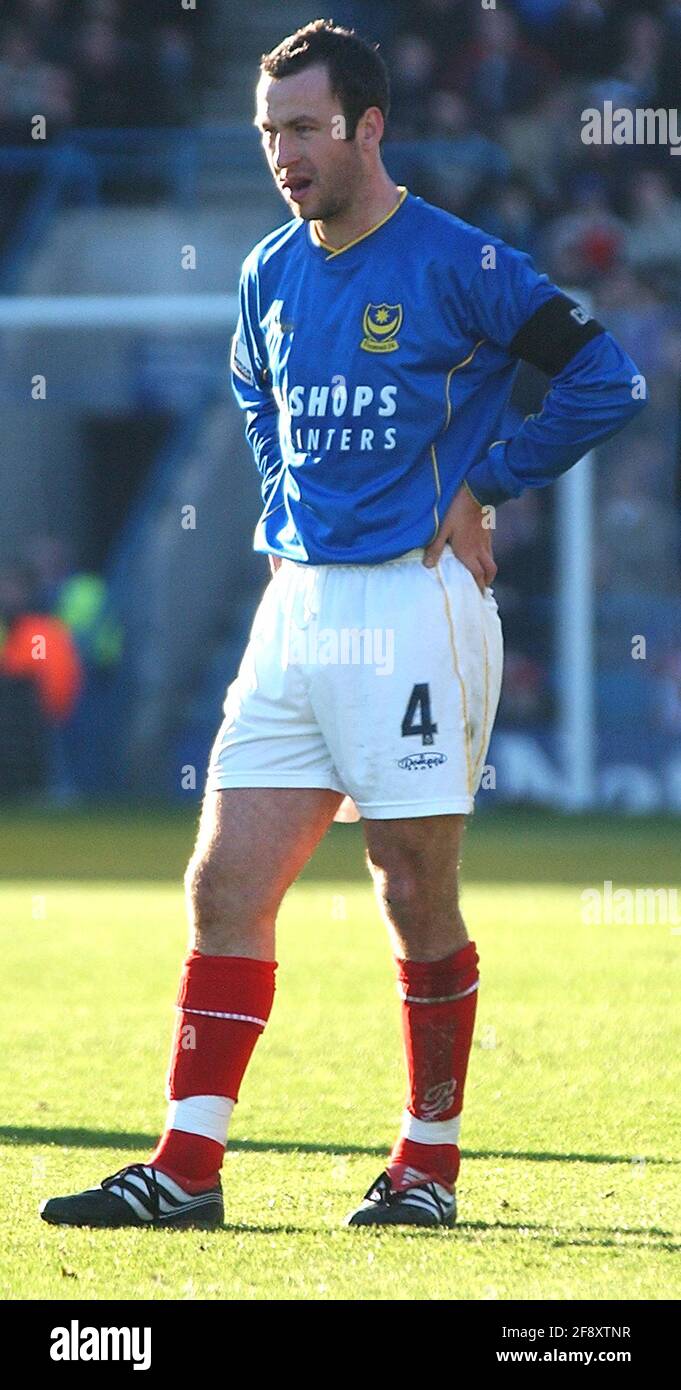 PORTSMOUTH V ROTHERHAM SHAUN DERRY PIC MIKE WALKER, 2002 Foto Stock