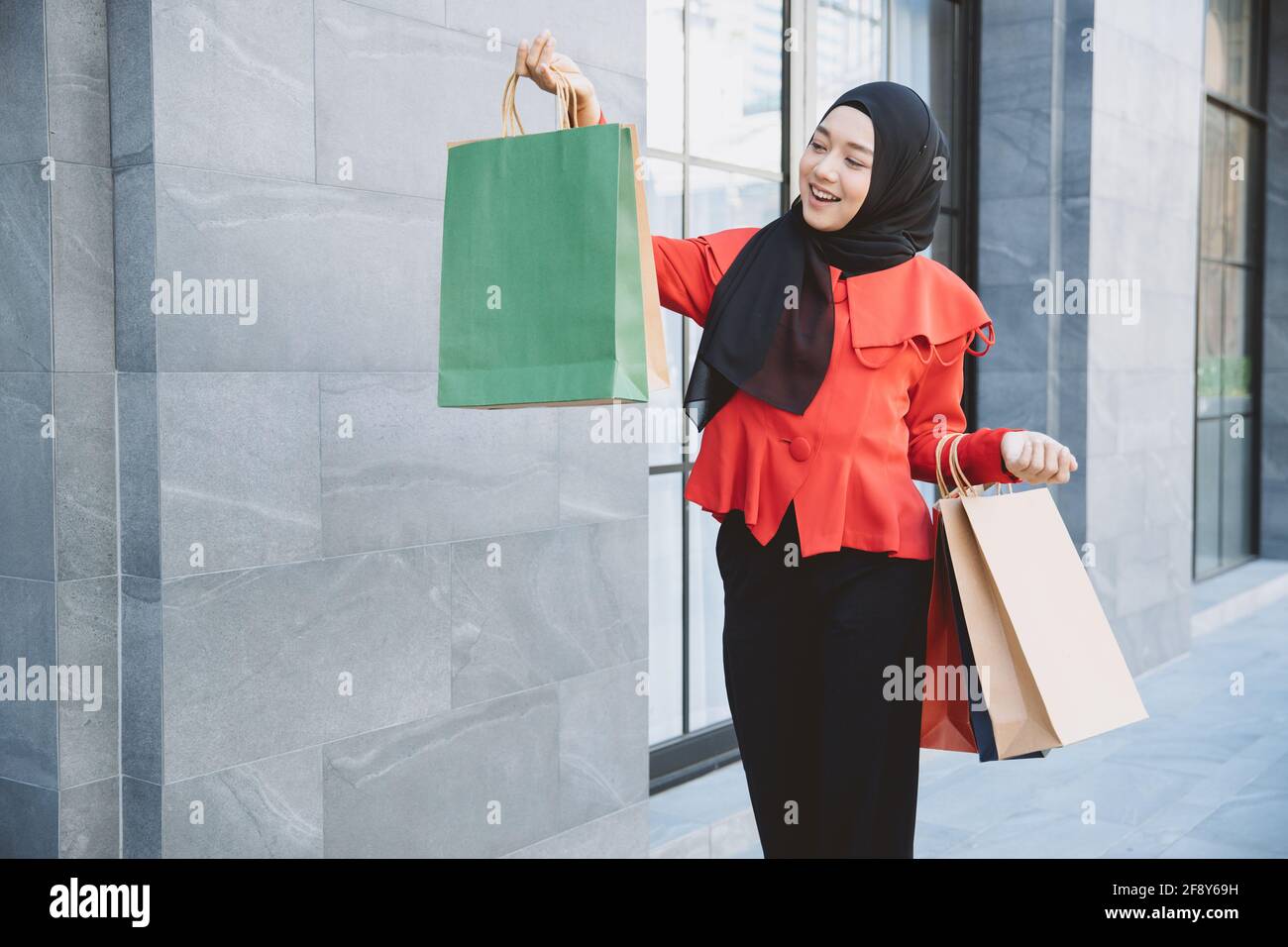 Acquistare Abiti Arabi Donna Immagini e Fotos Stock - Alamy