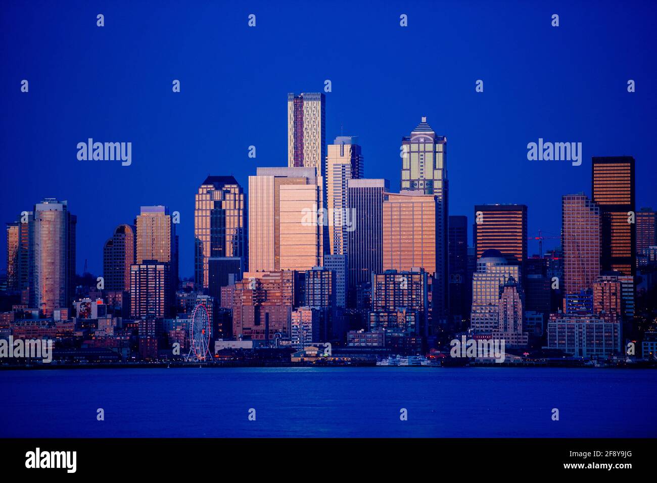 Skyline della città, Seattle, Washington, Stati Uniti Foto Stock Skyline della città, Seattle, Washington, Stati Uniti Foto Stock