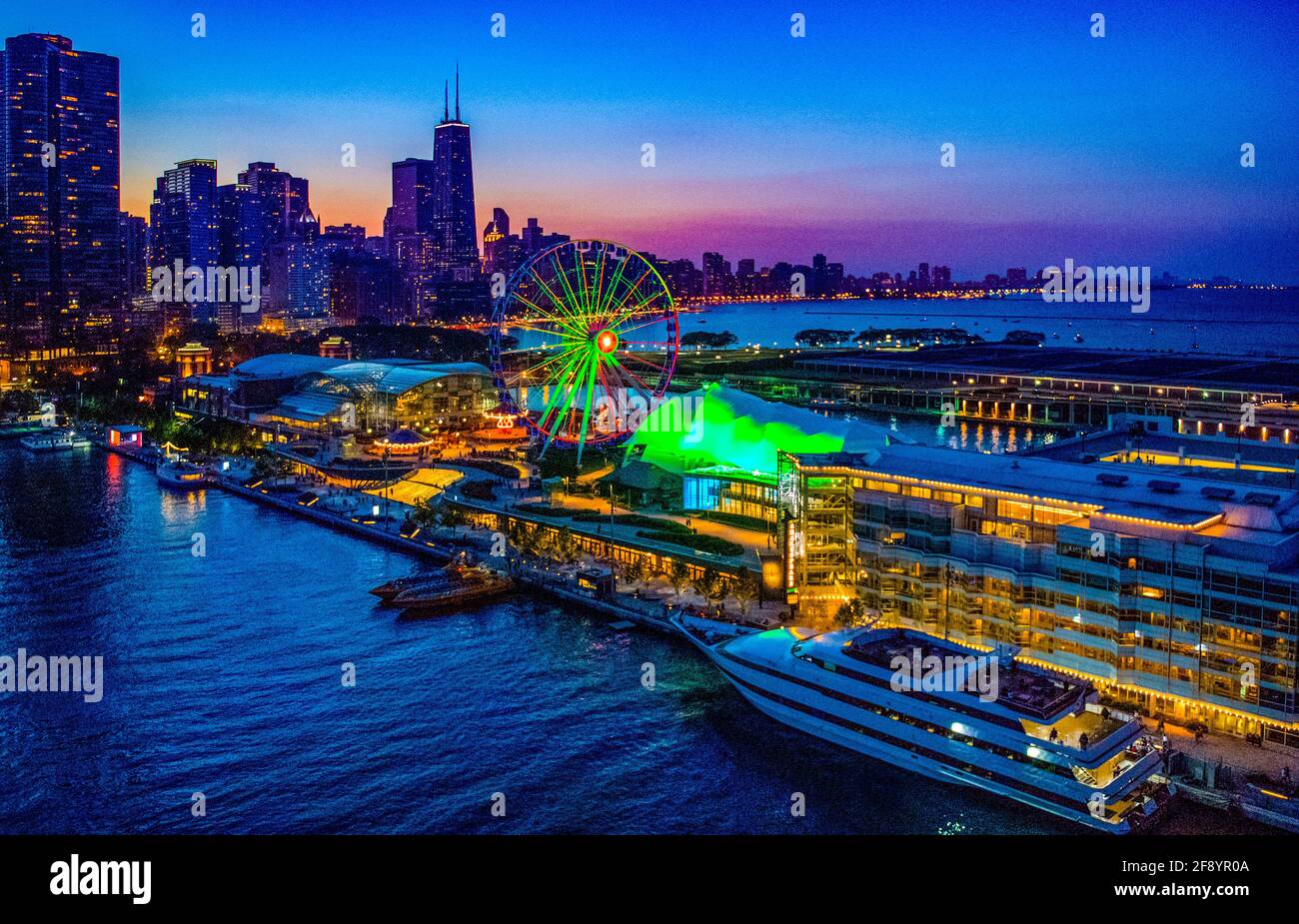 Navy Pier al crepuscolo, Chicago, Illinois, USA Foto Stock