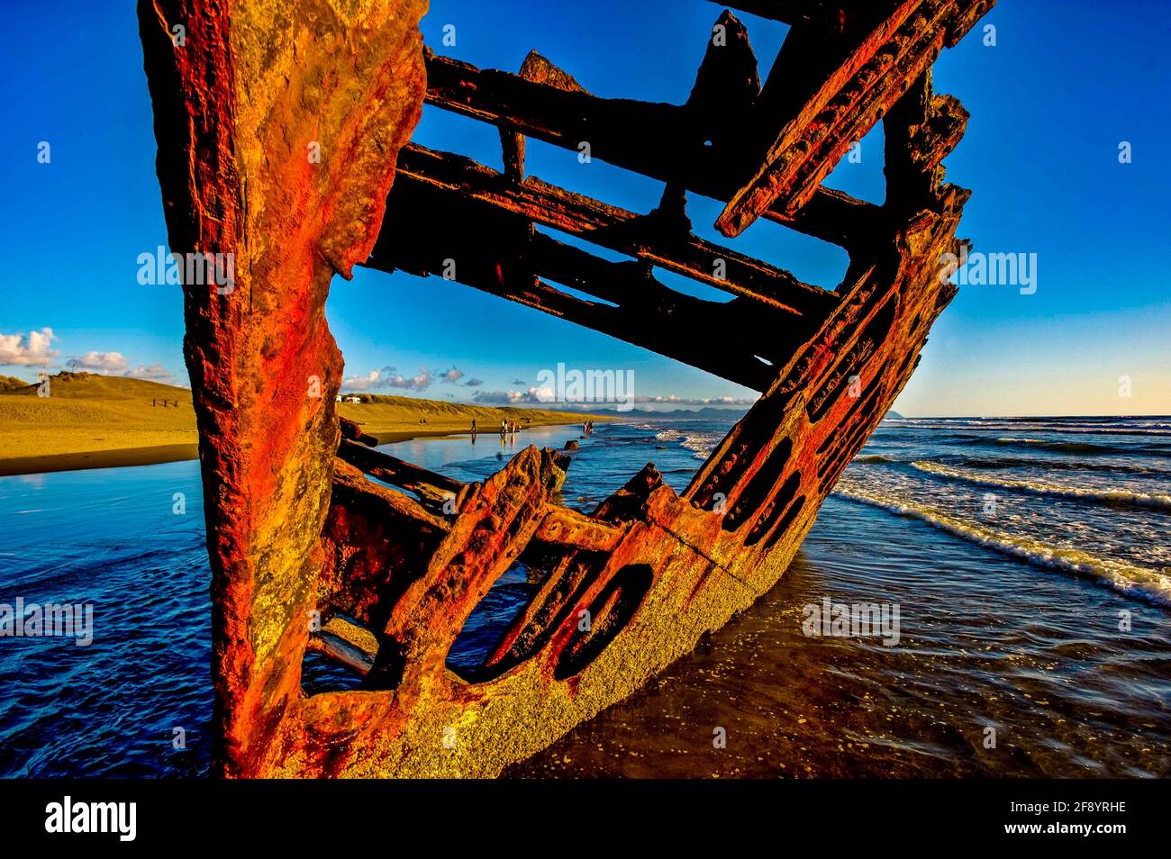 Primo piano del rusty relitto di Peter Iredale, Fort Stevens state Park, Hammond, Oregon, USA Foto Stock