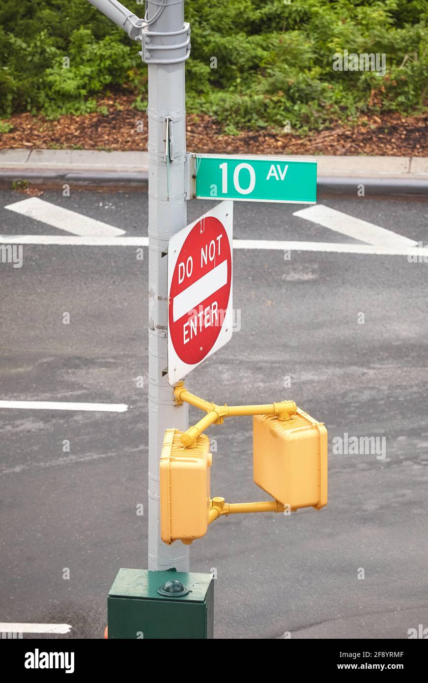 Non entrare in segnaletica stradale sulla 10 Avenue a New York City, Selective Focus, USA. Foto Stock