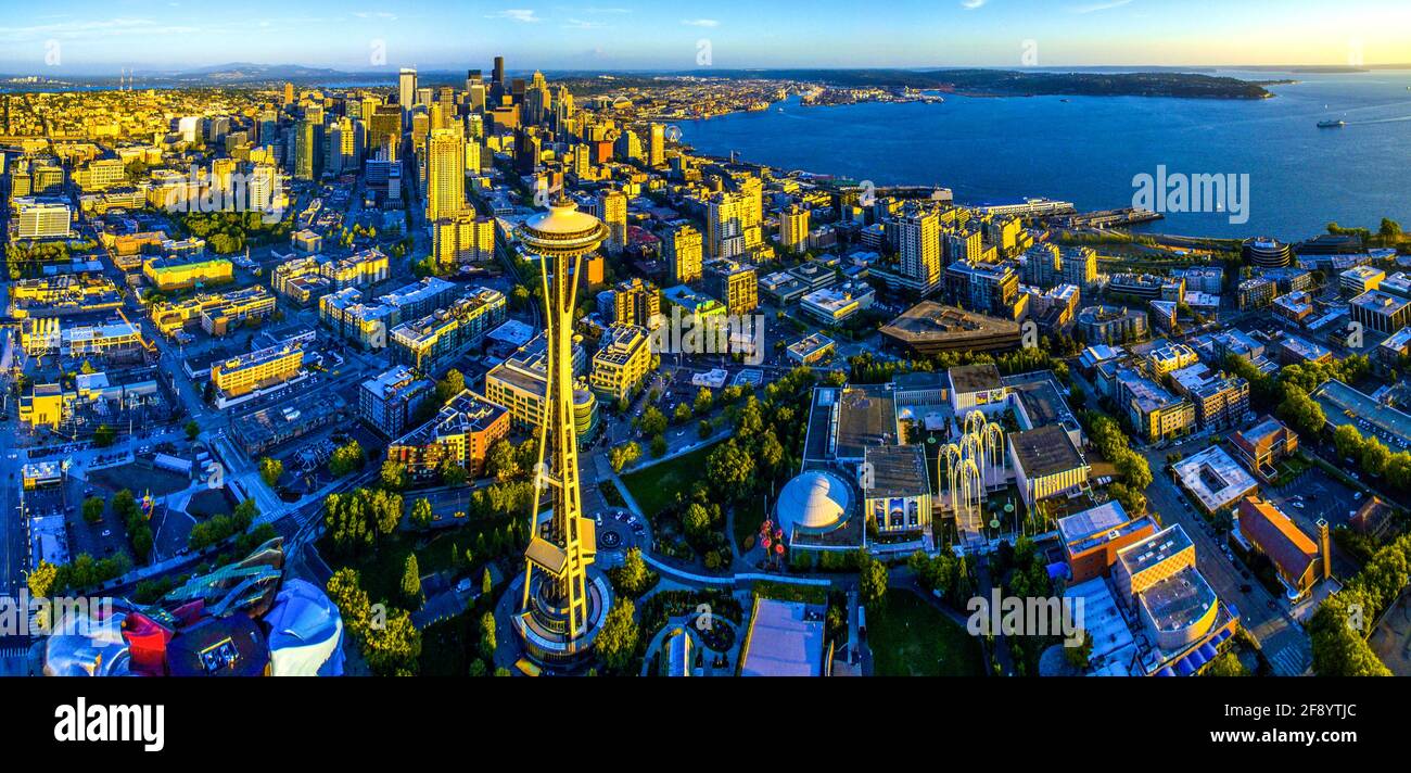Vista aerea della città all'alba, Seattle, Washington state, USA Foto Stock