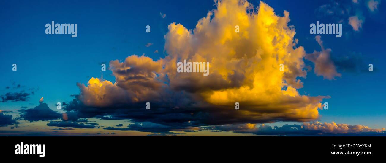 Paesaggio nuvoloso al tramonto, estero, Florida, Stati Uniti Foto Stock