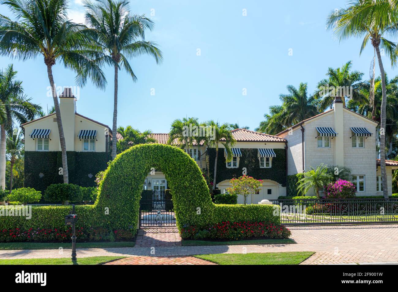 Vista frontale di una casa di lusso a Napoli, Florida, USA Foto Stock