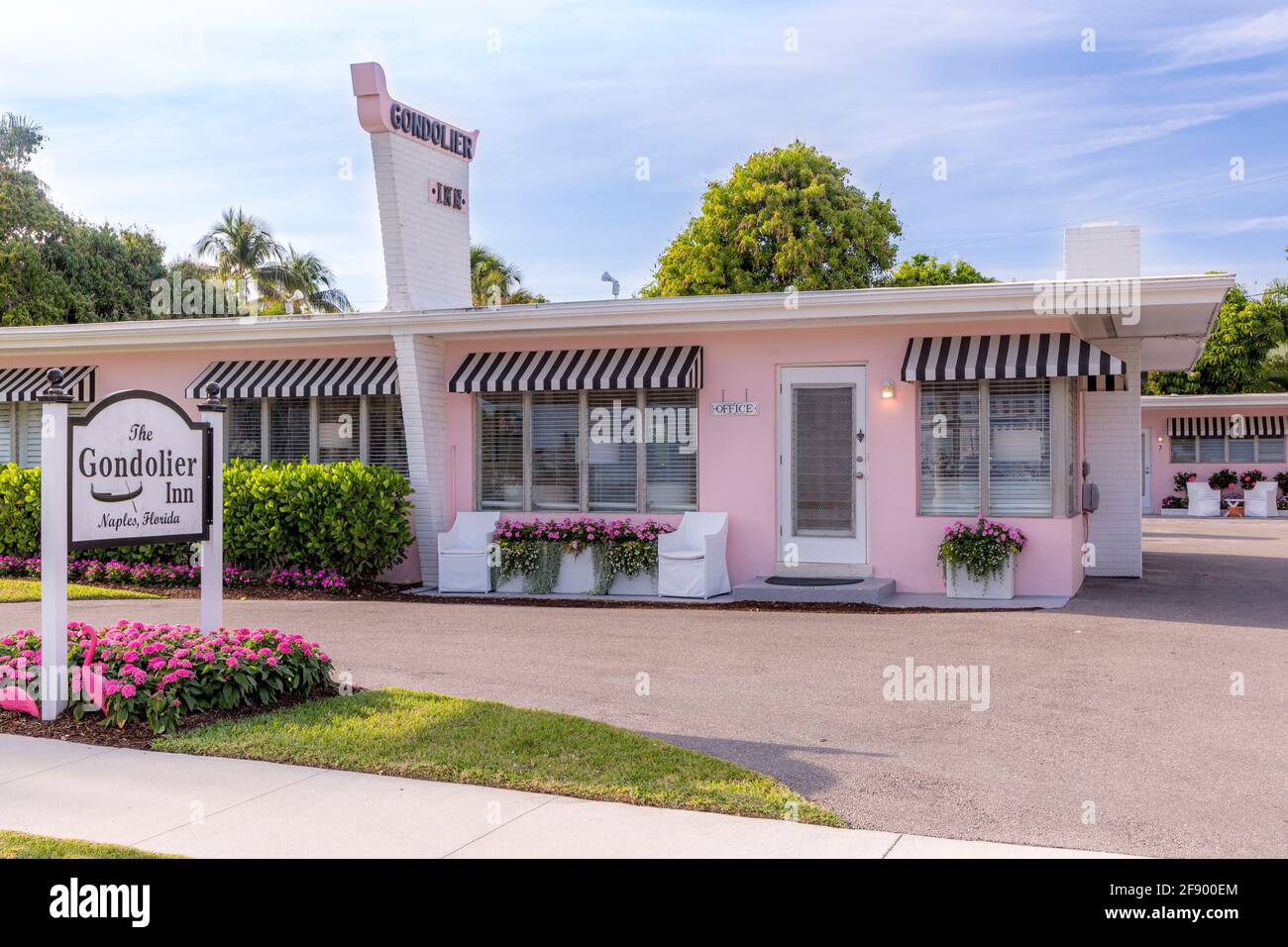The gondolier Inn - b. 1958, un elegante motel classico in stile anni '50, Napoli, Florida, Stati Uniti Foto Stock