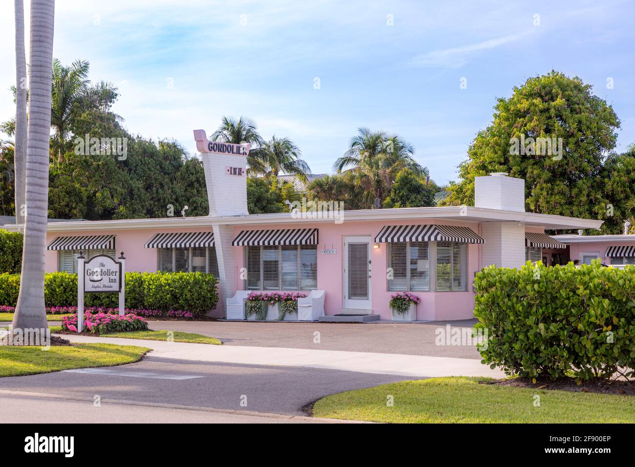 The gondolier Inn - b. 1958, un elegante motel classico in stile anni '50, Napoli, Florida, Stati Uniti Foto Stock