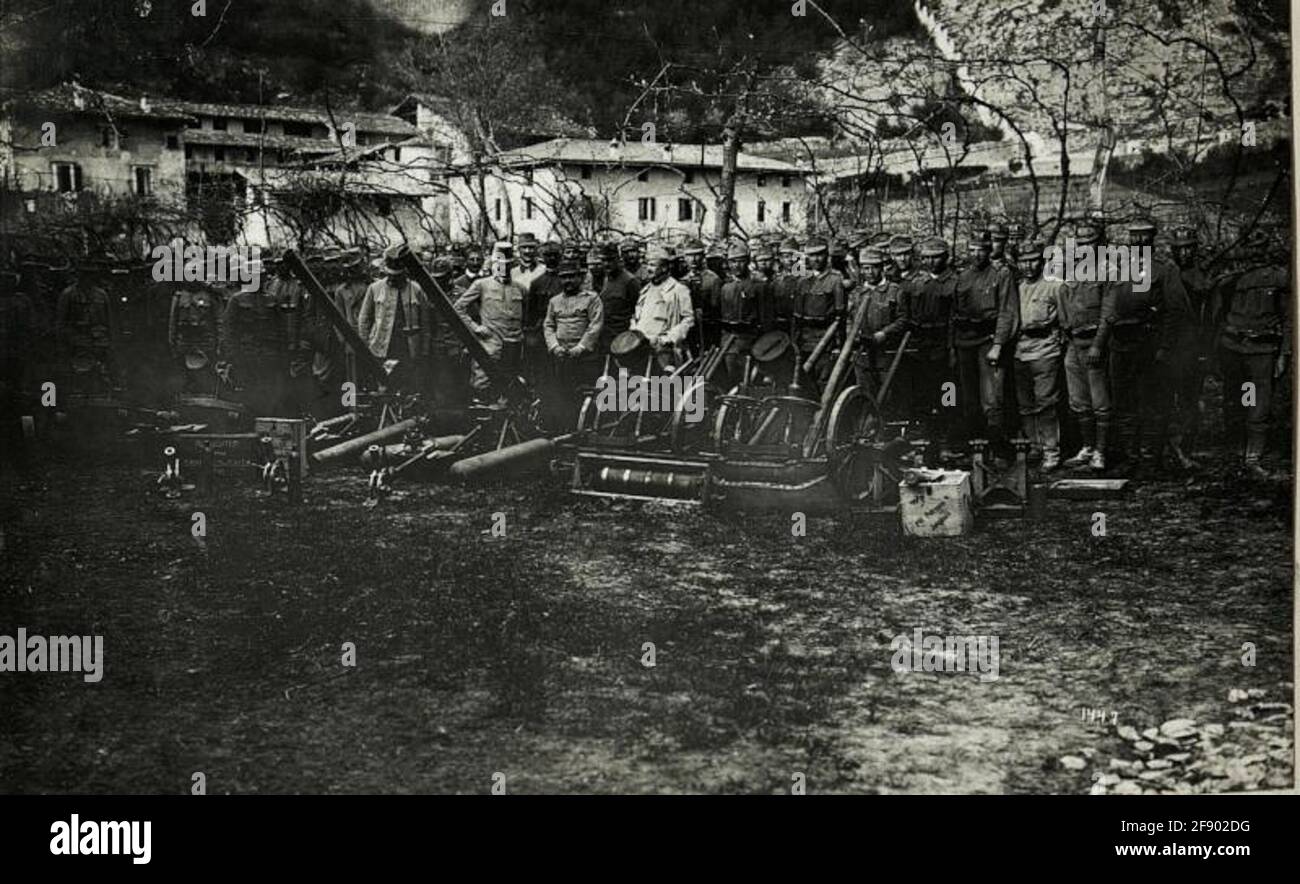 Da sinistra a destra: 2-15.2-10.5cm miniere d'aria, W.2-22.2-9cm MW. . Foto Stock