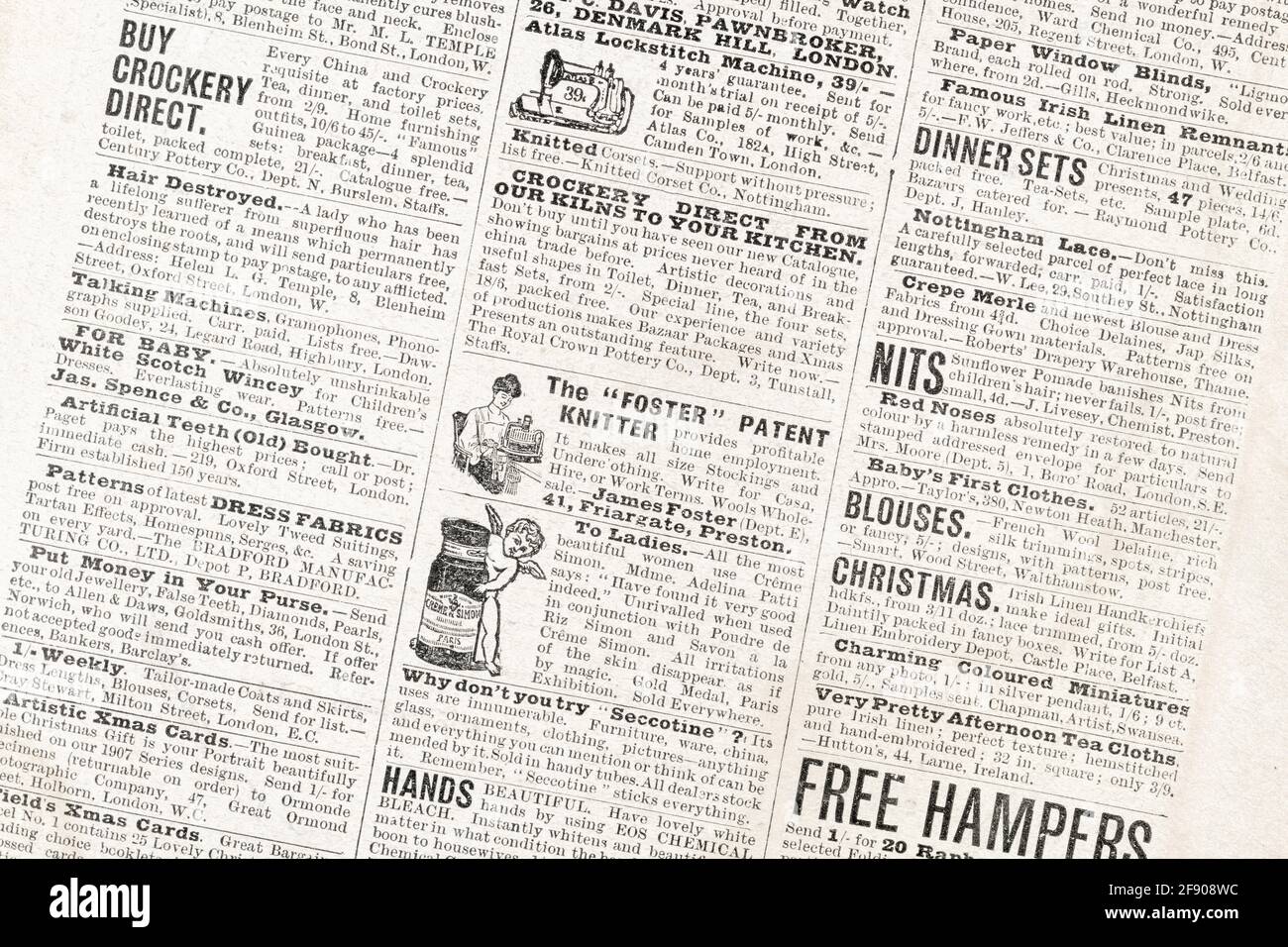 Vecchia pagina vittoriana d'epoca di inserzioni classificate da una rivista di famiglia del 1907. Storia della pubblicità, annunci pubblicitari vecchi, storia della pubblicità. Foto Stock