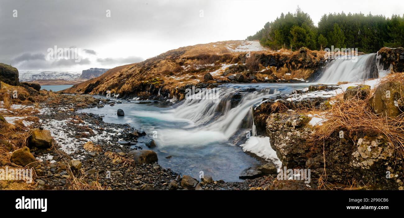 Paesaggio con due cascate, Islanda Foto Stock