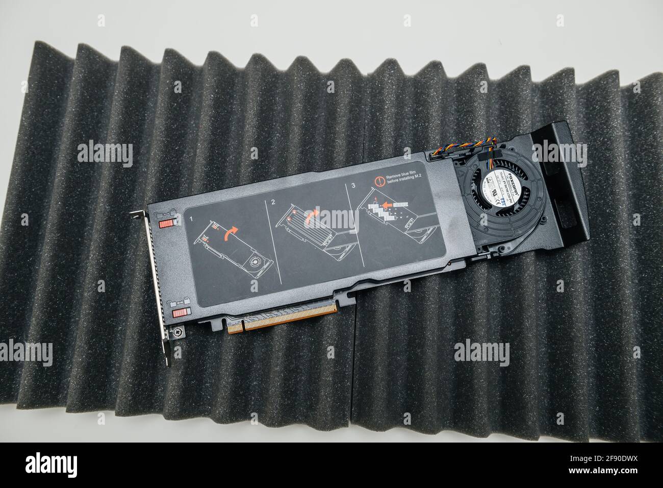 Enovo ThinkStation Quad AIC M.2 per l'uso con PCIE moderno Dischi di archiviazione dati NVME di seconda generazione Foto Stock