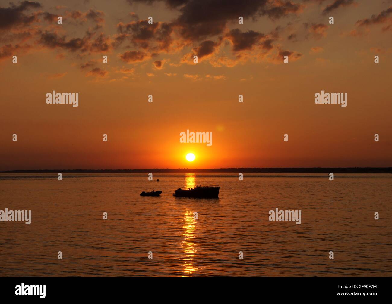 Totland Bay, Isola di Wight, Inghilterra, Regno Unito al tramonto, estate 2014 Foto Stock