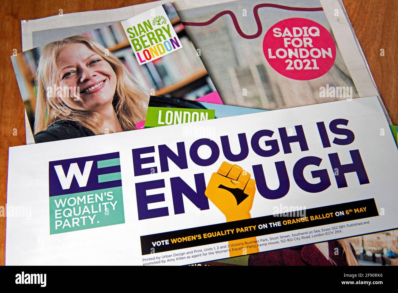 London Mayoral elezione opuscoli politici Womens Equality Party, Sian Berry Green Party candidato, Sadiq Khan Labor per il sindaco di Londra nel Regno Unito ma Foto Stock