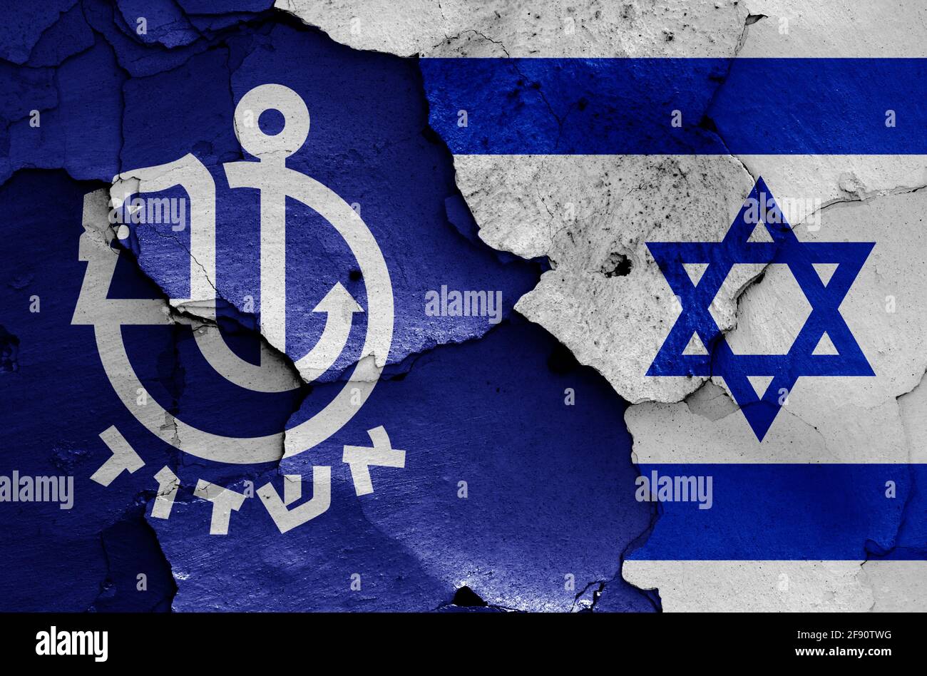 Bandiere di Ashdod e Israele dipinte su pareti incrinate Foto Stock Bandiere di Ashdod e Israele dipinte su pareti incrinate Foto Stock