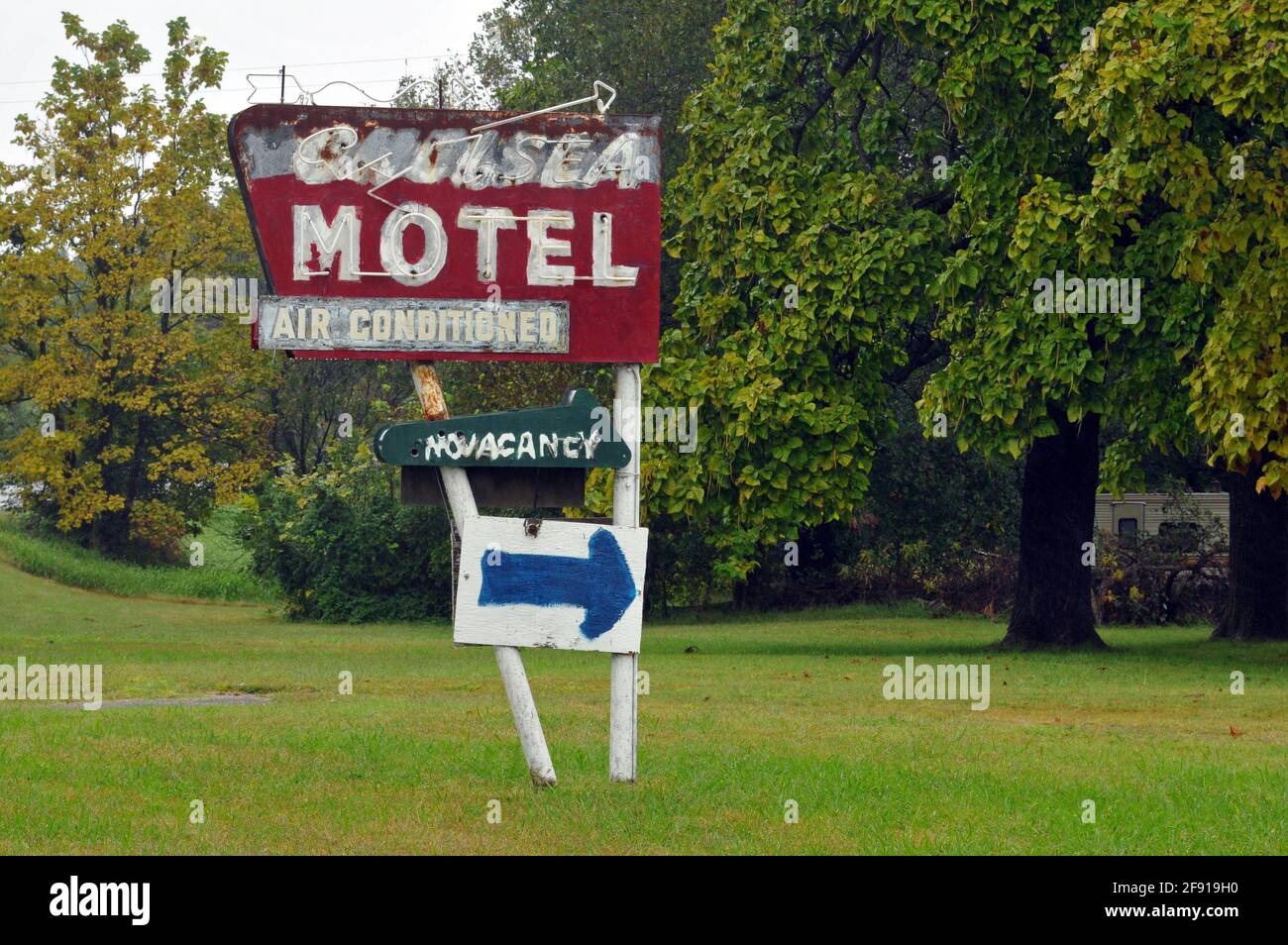 L'insegna al neon per l'ex Chelsea Motel, un'azienda abbandonata che ha aperto negli anni '30 sulla Route 66 a Chelsea, Oklahoma. Foto Stock