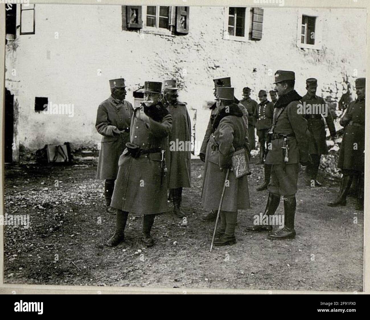 La sfilettatura del II. Reggimento dei Cacciatori imperiali tirolesi di fronte all'Eccellenza Conrad contro Hötzendorf, Folgaria. Foto Stock