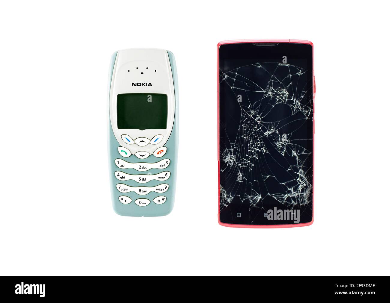 Praga, CZ- 21 Gennaio 2021: Vecchi telefoni cellulari Nokia e brocken screen. Vari tipi e generazioni di gadget isolati. Editoriale Foto Stock