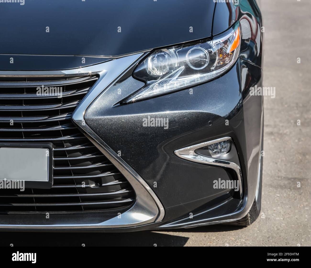 Il faro di moderne auto di prestigio closeup Foto Stock