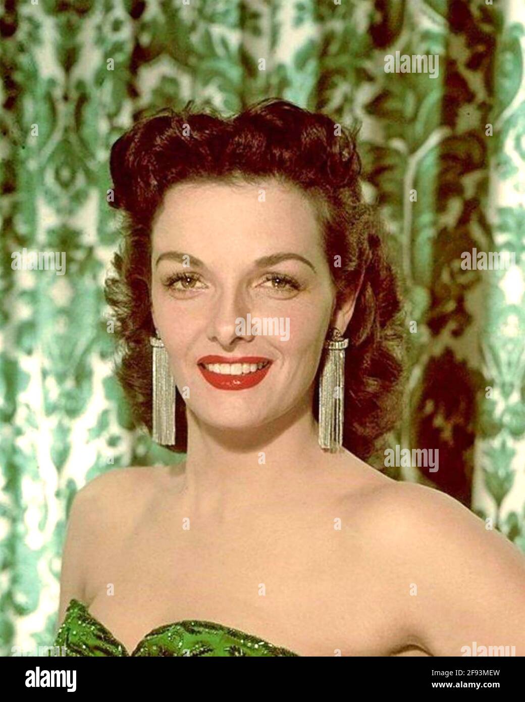 JANE RUSSELL (1921-2011) attrice statunitense circa 1945 Foto Stock