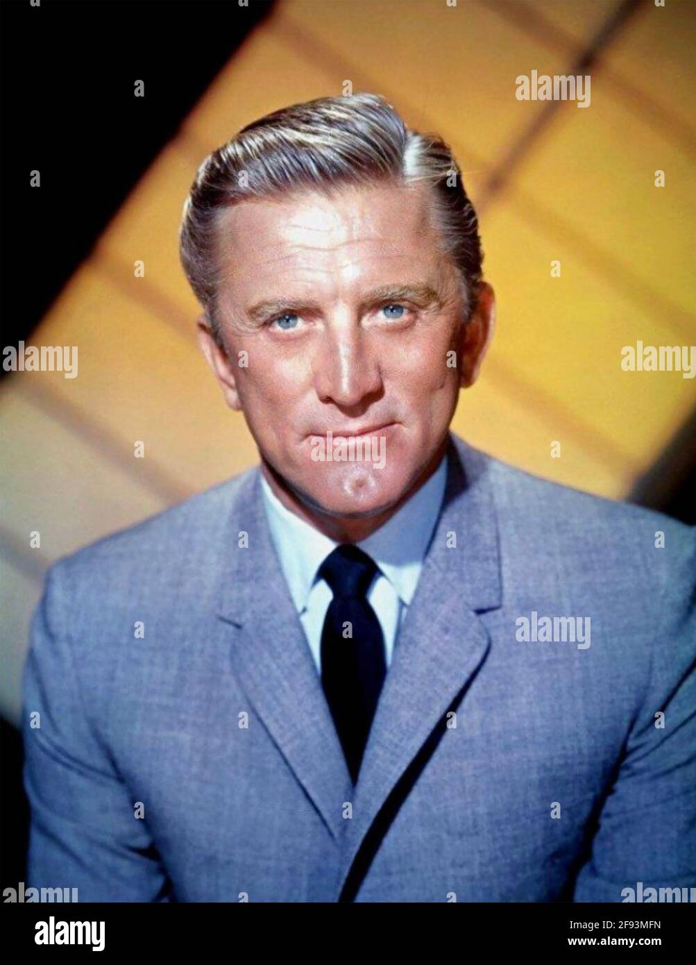 KIRK DOUGLAS (1916-2020) attore di film americano circa 1968 Foto Stock