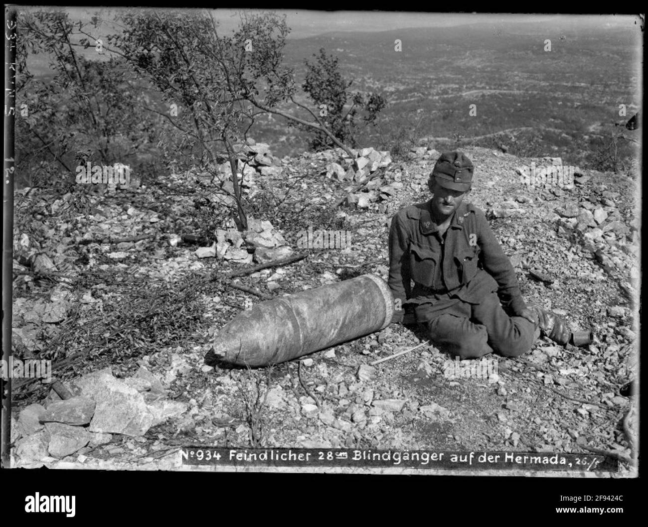 Conchiglia nemica, 28 cm dud sul fronte Monte Ermada Isonzo; fotografo: Kriegsvermessung 5. Foto Stock