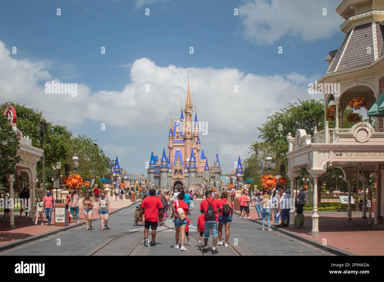 Orlando, Florida. 21 settembre 2020. Vista panoramica della statua di Partners (Walt Disney e Topolino) nel Magic Kingdom Foto Stock