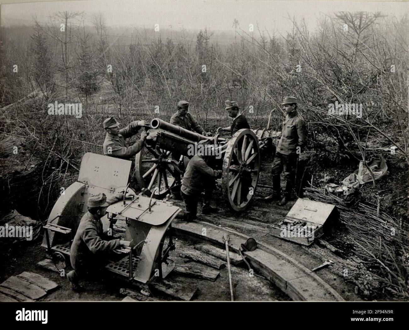 Pulizia della pistola. Foto Stock