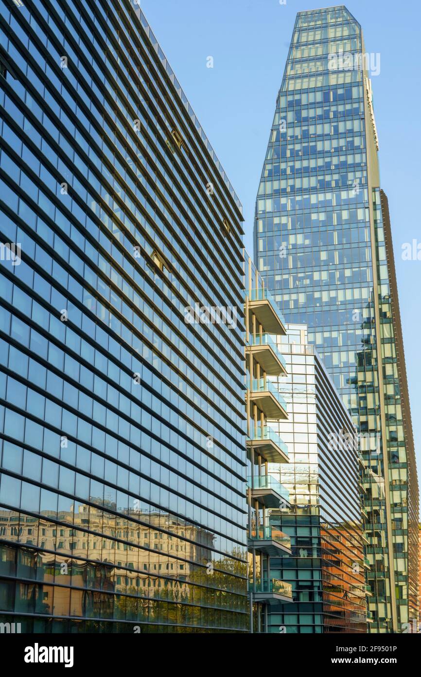Milano, Lombardia, Italia: Esterno di moderni edifici in piazza Alvar Aalto Foto Stock