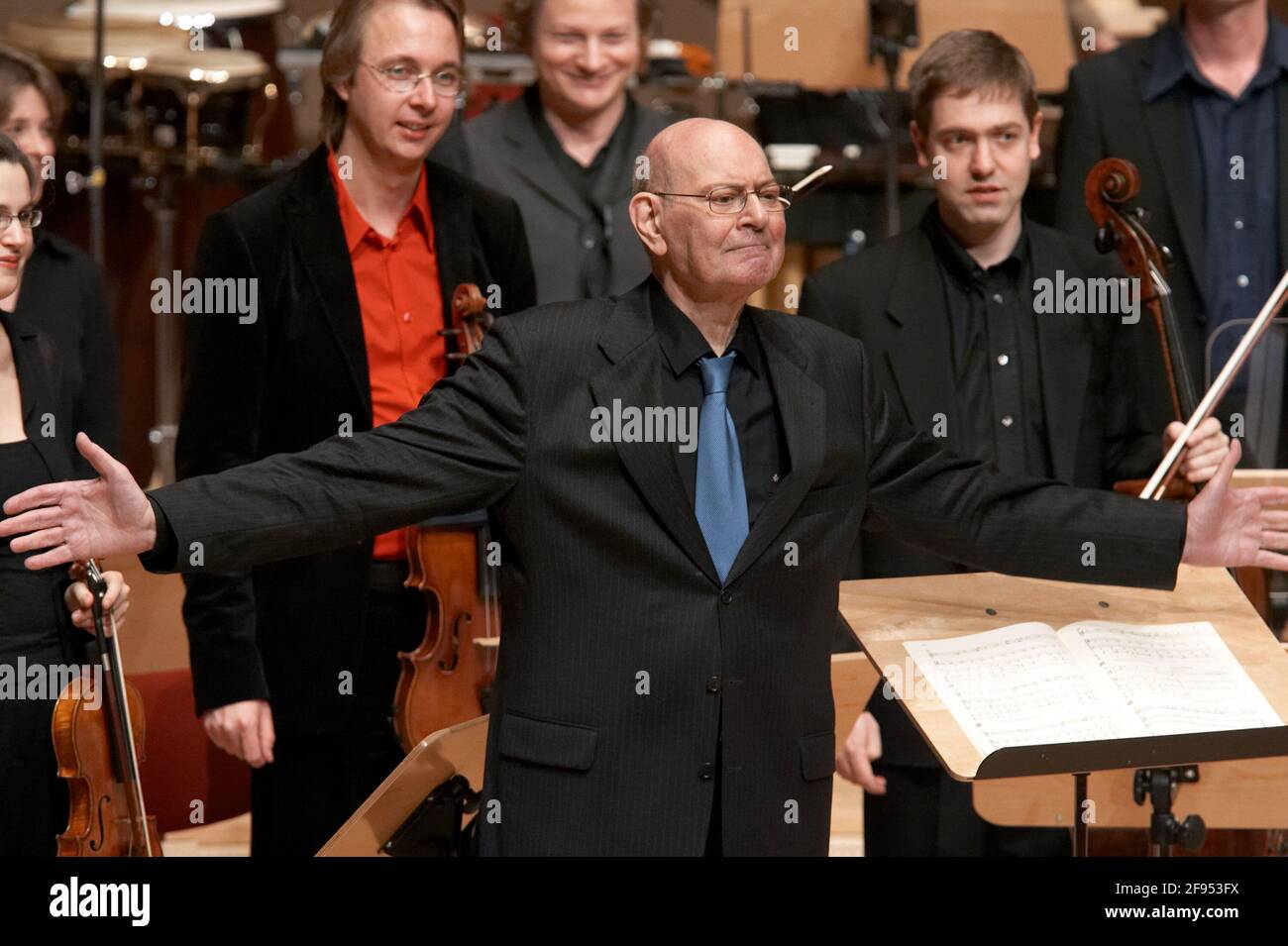 DEU, Deutschland, Ruhrgebiet, Essen, 17.1.2007: Der argentinische Komponist Mauricio Kagel nach seinem Konzert in der Essener Philharmonie mit dem Ens Foto Stock