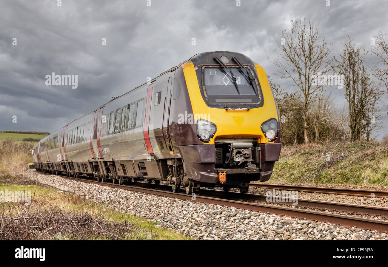 Treno diesel sulla linea principale in Inghilterra, Regno Unito Foto Stock