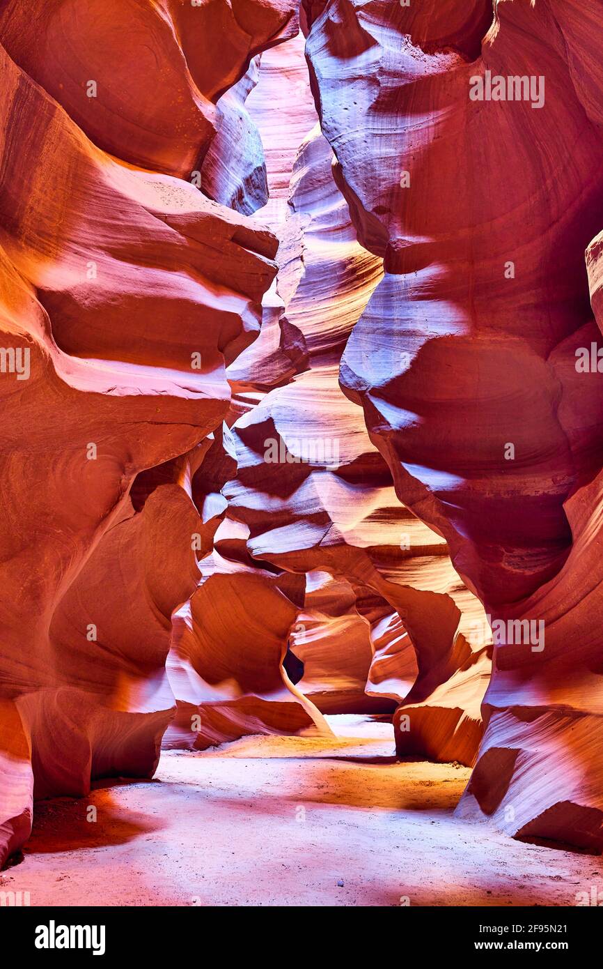 Maestosa architettura naturale dell'Antelope slot Canyon, Navajo Tribal Park, Arizona, Stati Uniti Foto Stock