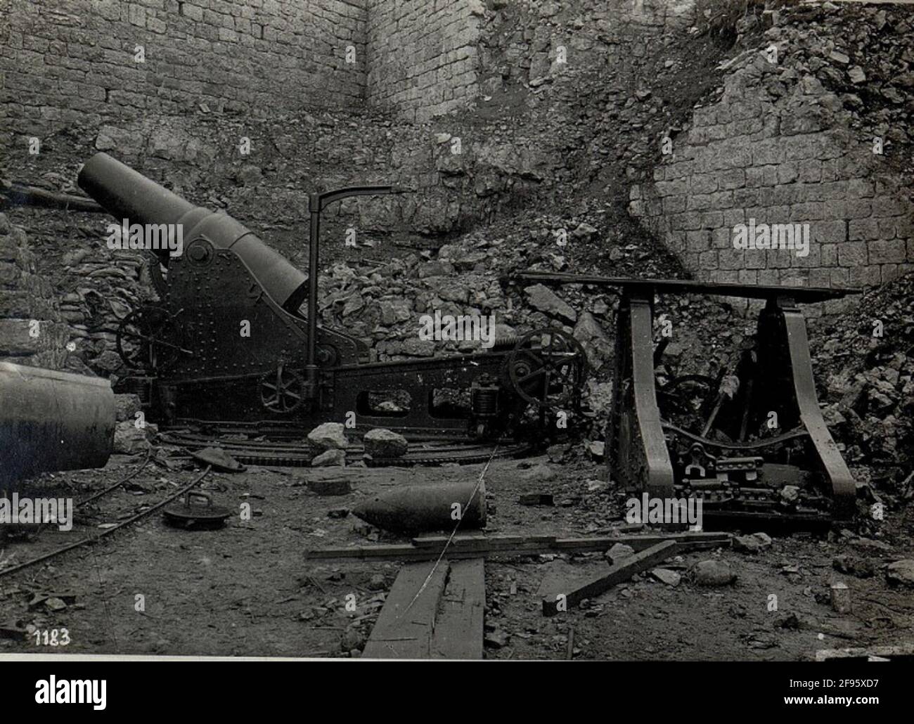 Campomolon. Pistola italiana da 28 cm. . Foto Stock