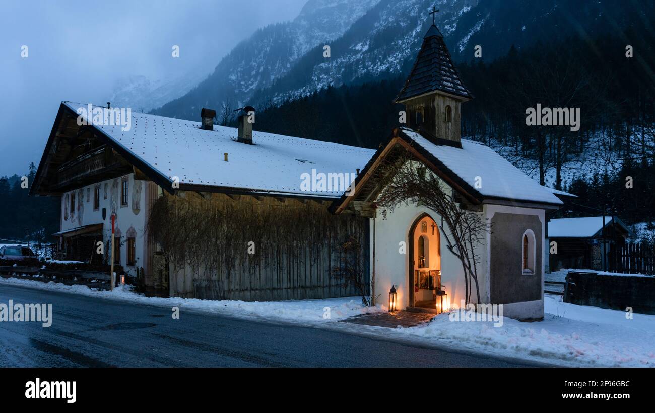 cappella a Leutasch al tempo di Natale, tempo di Avvento, escursione cappella, Foto Stock